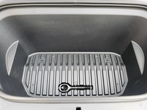 Used 2023 Tesla Model Y Long Range image 17