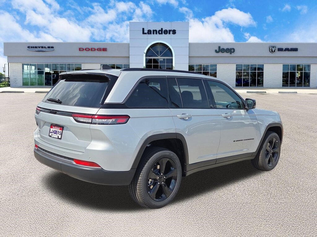 New 2026 Jeep Grand Cherokee Limited w/ Limited Altitude Package RWD image 3