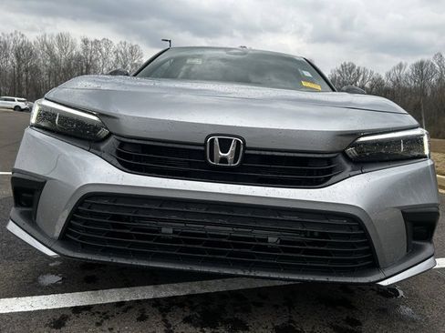 Used 2023 Honda Civic Sport image 3