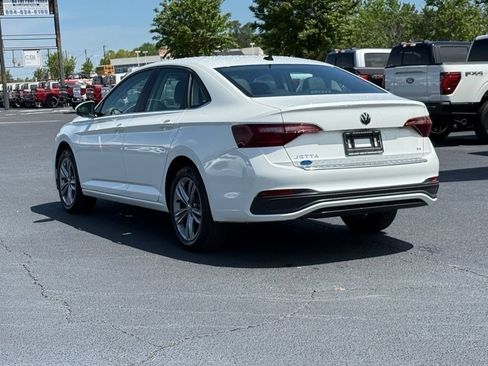 Used 2023 Volkswagen Jetta SE FWD image 6