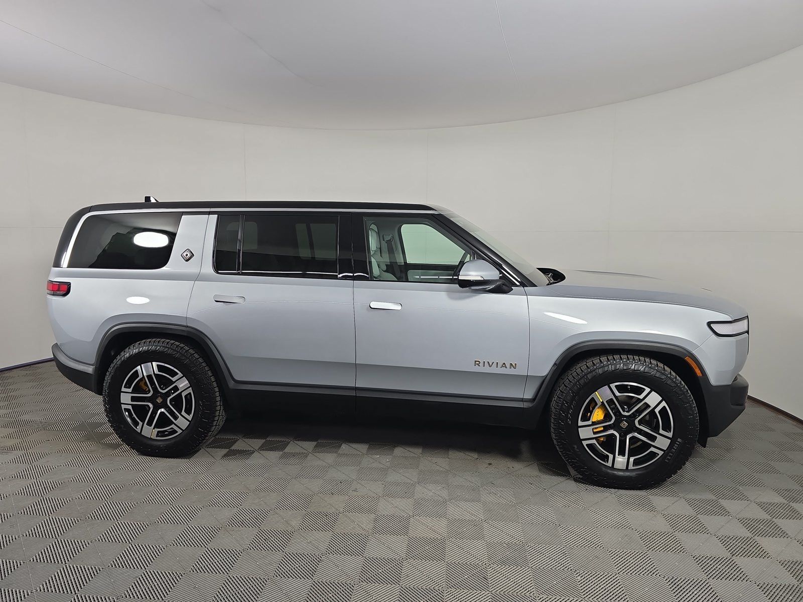 Used 2023 Rivian R1S Launch Edition Quad AWD/4WD image 6