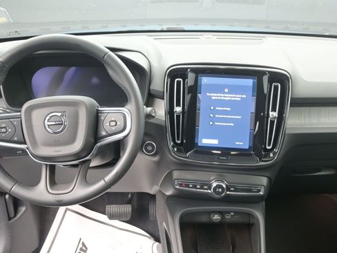 Used 2025 Volvo XC40 B5 Plus image 12