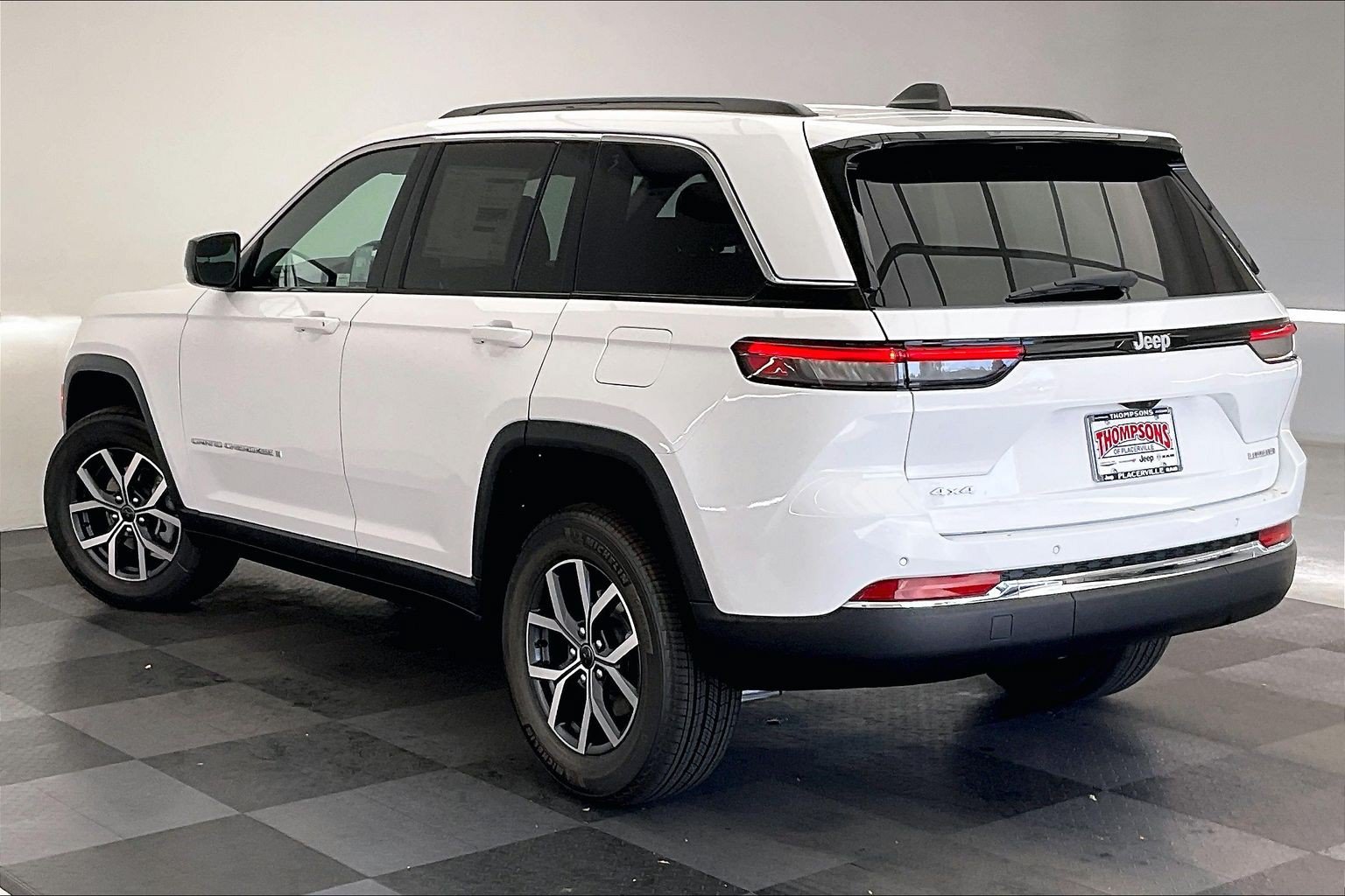 New 2027 Jeep Grand Cherokee Laredo X AWD/4WD image 2