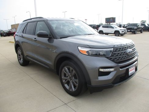 Used 2023 Ford Explorer XLT w/ Equipment Group 202A AWD/4WD image 10