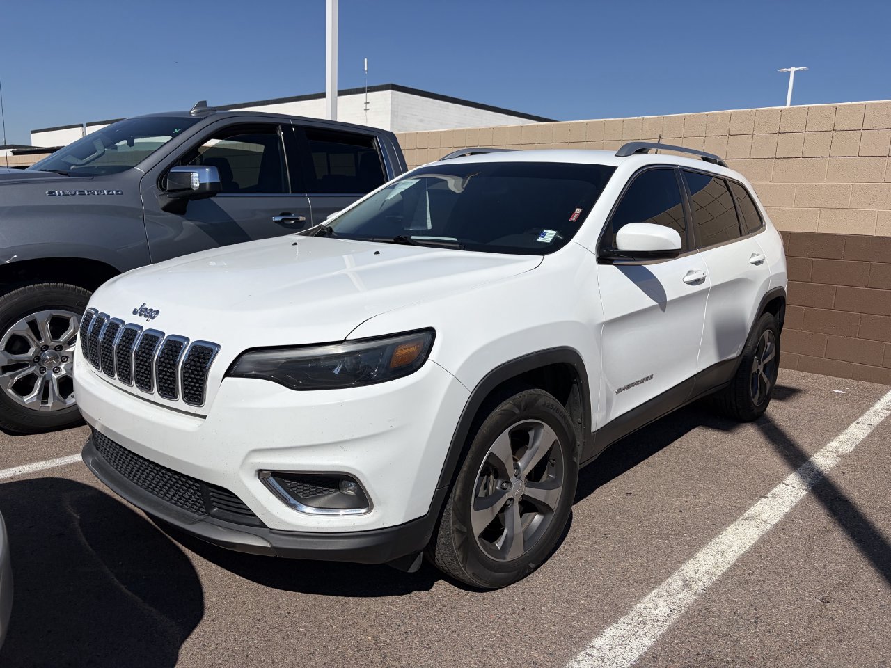 Used 2019 Jeep Cherokee Limited AWD/4WD image 3