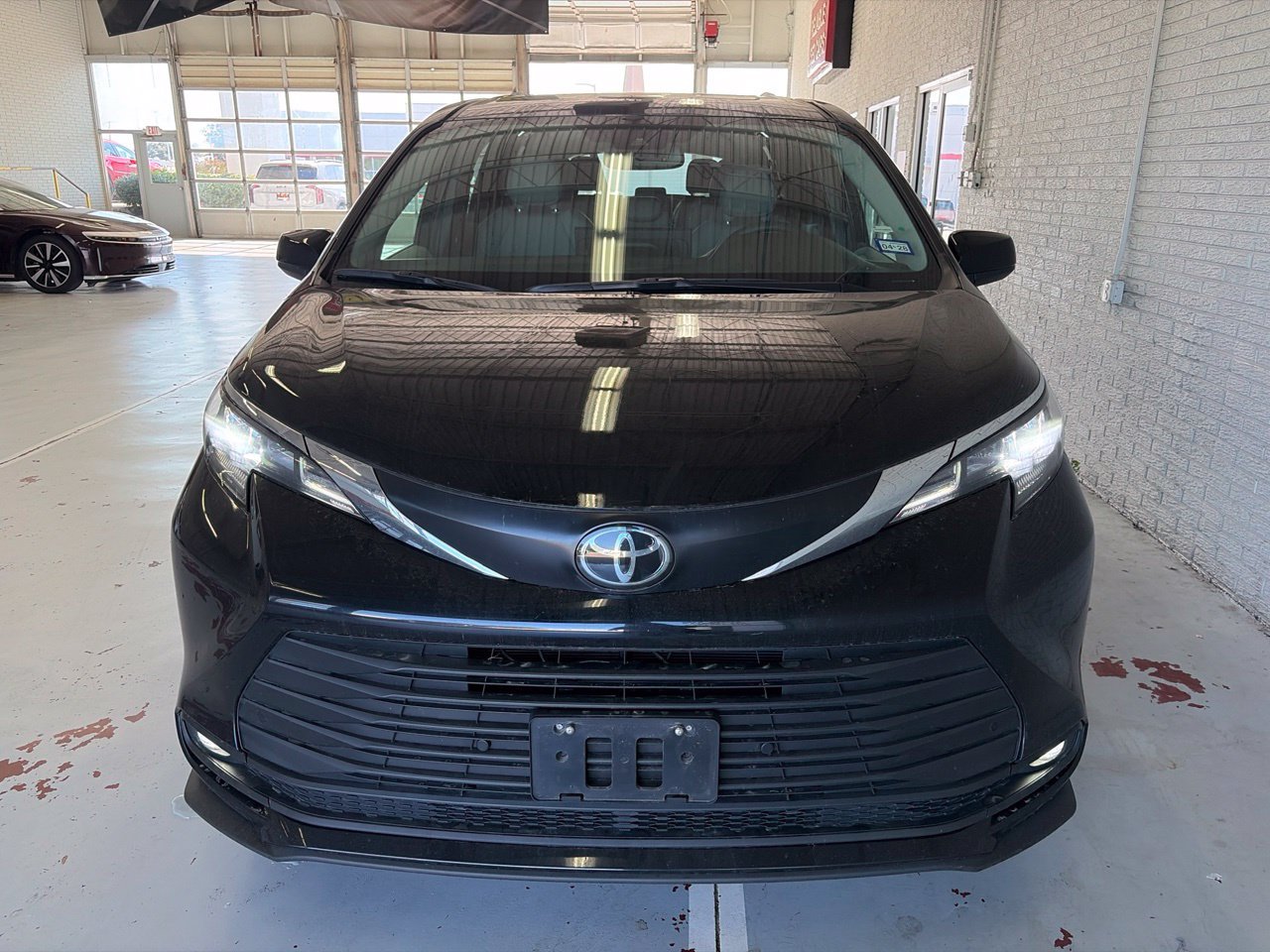 Used 2026 Toyota Sienna XLE FWD image 7
