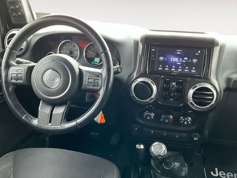 Used 2015 Jeep Wrangler Unlimited Rubicon w/ Connectivity Group image 12