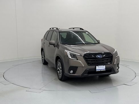 Used 2022 Subaru Forester Premium image 7