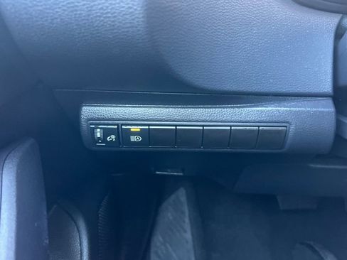 Used 2025 Toyota Corolla LE FWD image 28