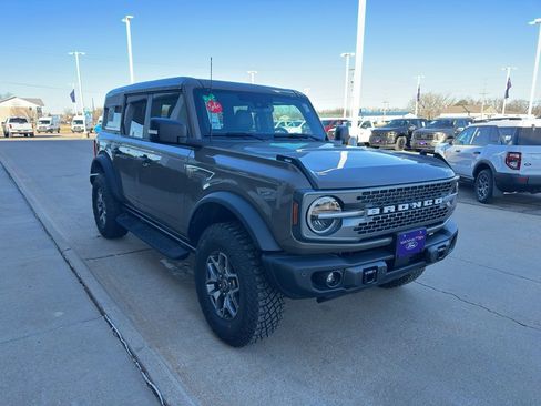 New 2025 Ford Bronco Badlands AWD/4WD image 2