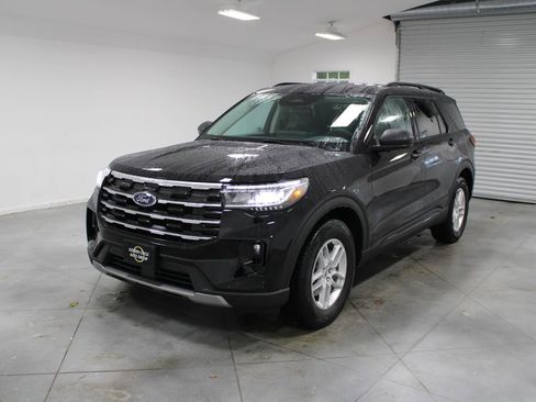 New 2026 Ford Explorer Active w/ Active Comfort Package image 3