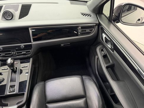Used 2024 Porsche Macan AWD/4WD image 29