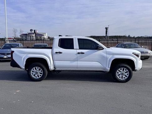 Used 2025 Toyota Tacoma SR image 8