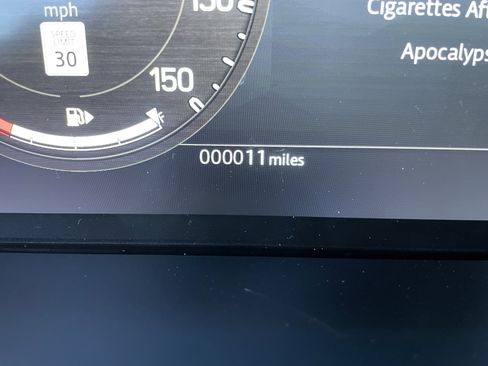 New 2026 Land Rover Defender 130 X-Dynamic SE image 25