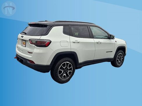 Used 2025 Jeep Compass Trailhawk w/ Trailhawk Elite Group AWD/4WD image 8