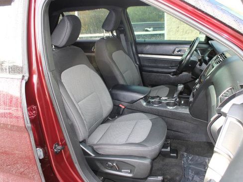 Used 2018 Ford Explorer XLT w/ Equipment Group 201A image 11