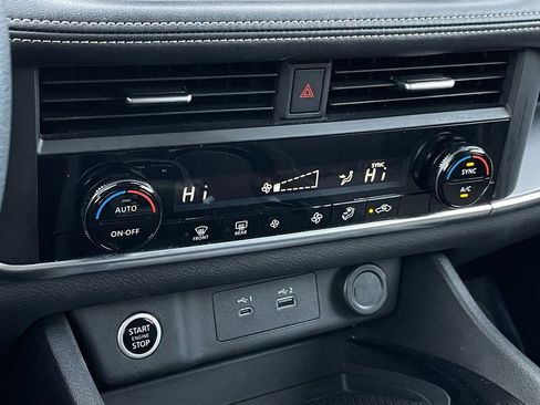 Used 2023 Nissan Rogue SV image 19