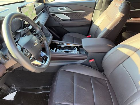 Used 2025 Ford Explorer Platinum w/ Ultimate Package RWD image 9