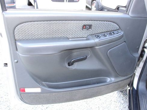 Used 2004 Chevrolet Avalanche 4x4 image 18