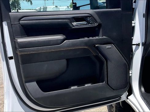 Used 2024 GMC Sierra 2500 AT4 w/ AT4 Premium Plus Package AWD/4WD image 17