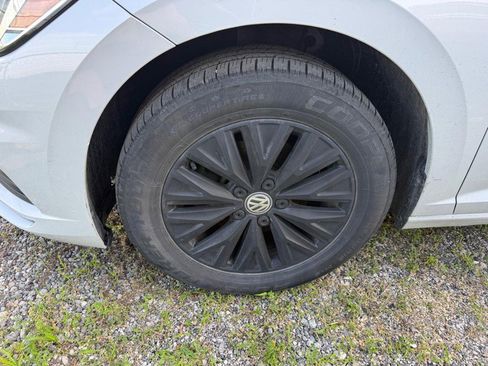 Used 2019 Volkswagen Jetta SEL FWD image 2