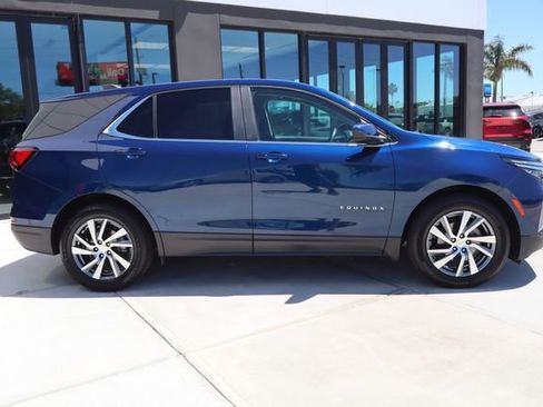 Used 2022 Chevrolet Equinox LT FWD image 2