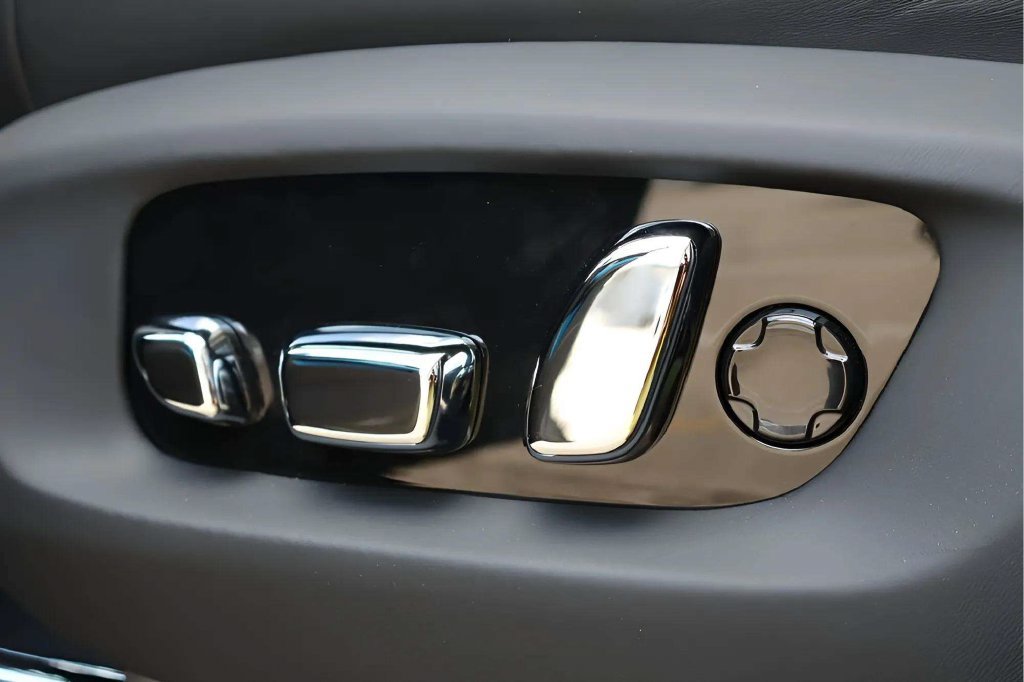New 2027 Rolls-Royce Cullinan Black Badge AWD/4WD image 17