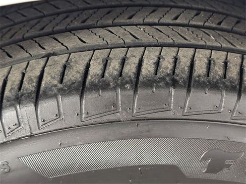 Used 2025 Toyota Sienna XLE image 9