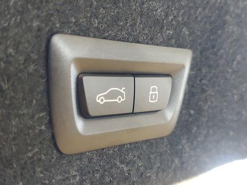 Used 2025 BMW 330i xDrive Sedan w/ M Sport Package image 13