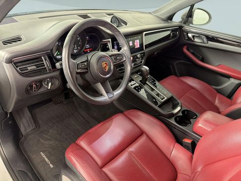 Certified 2023 Porsche Macan AWD/4WD image 4