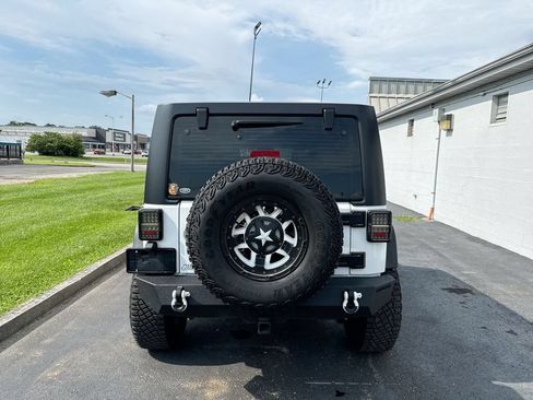 Used 2018 Jeep Wrangler Unlimited Sport AWD/4WD image 10