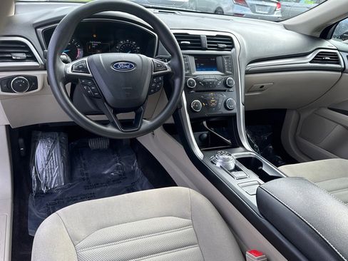 Used 2017 Ford Fusion SE image 11
