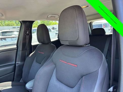 Used 2019 Jeep Renegade Trailhawk w/ Cold Weather Group II AWD/4WD image 6