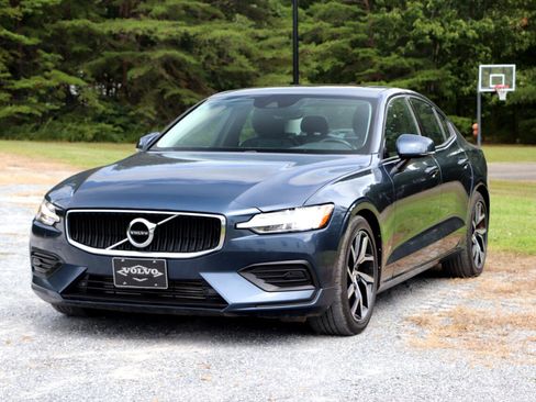 Used 2019 Volvo S60 T6 Momentum w/ Premium Package image 37