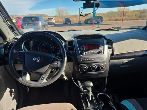 Used 2015 Kia Sorento LX image 7