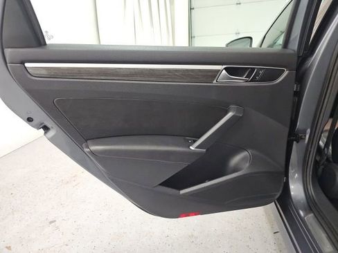 Used 2017 Volkswagen Passat 1.8T SEL Premium image 30