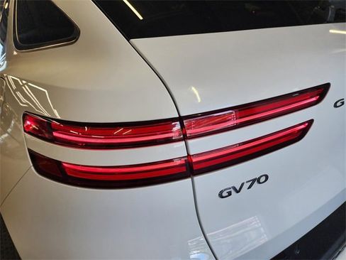 Used 2022 Genesis GV70 3.5T Sport w/ Sport Advanced Package image 9