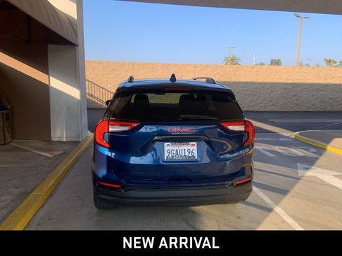 Used 2023 GMC Terrain SLE w/ Driver Convenience Package image 5