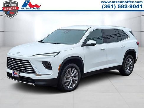 Certified 2025 Buick Enclave Preferred FWD image 3