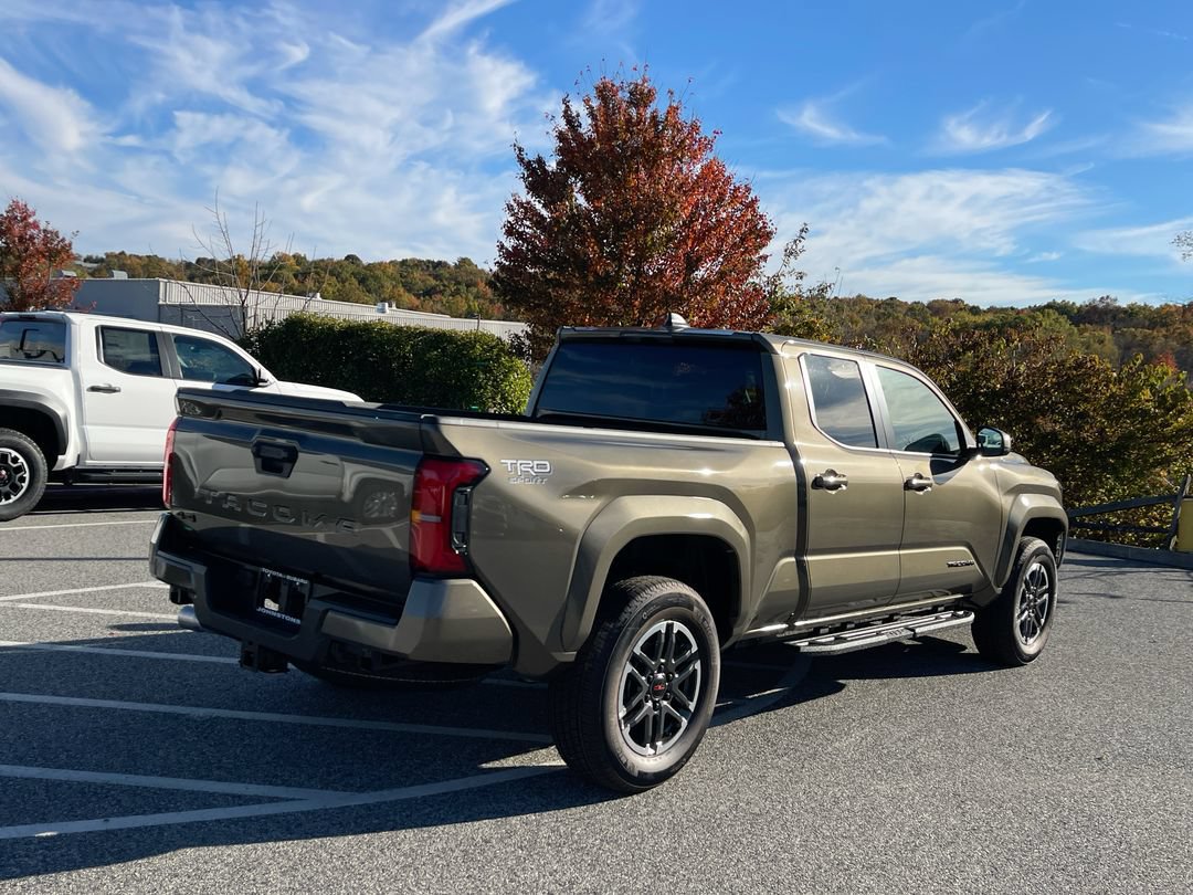 Used 2025 Toyota Tacoma TRD Sport AWD/4WD image 15