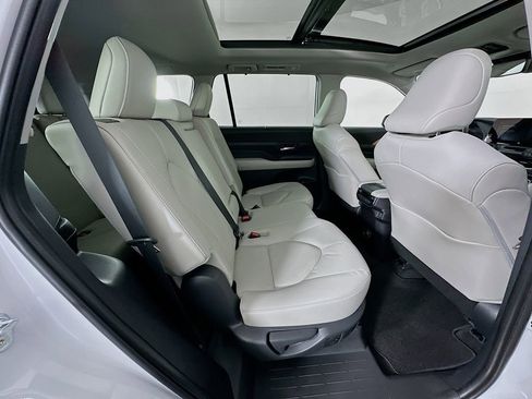 Certified 2026 Toyota Grand Highlander FWD image 29