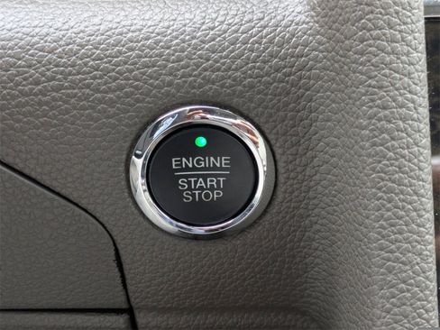 Used 2015 Lincoln Navigator L 4WD image 34