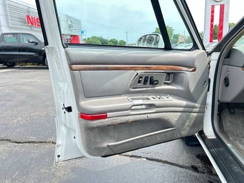 Used 1998 Oldsmobile 88 FWD image 24