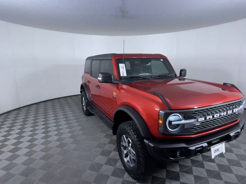 Used 2023 Ford Bronco Badlands image 2