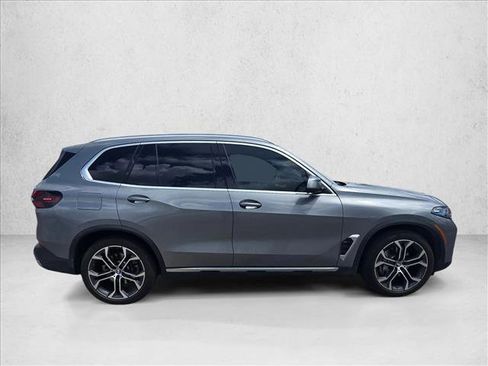 Used 2024 BMW X5 xDrive40i w/ Premium Package AWD/4WD image 4
