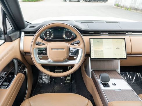 Certified 2025 Land Rover Range Rover Long Wheelbase SE AWD/4WD image 13