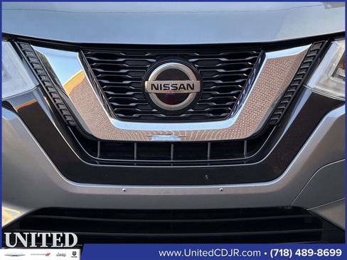 Used 2018 Nissan Rogue SL image 11