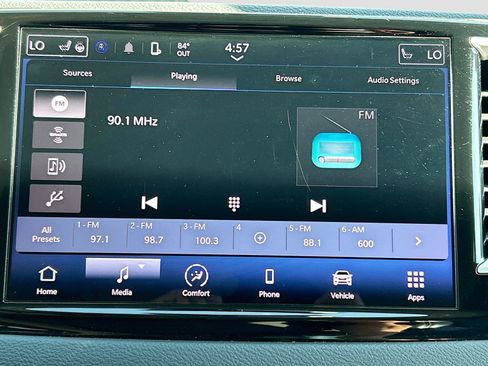 Used 2023 Chrysler Pacifica Touring-L FWD image 32