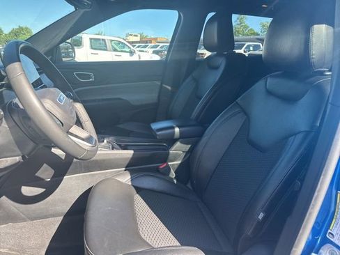 Used 2024 Jeep Compass Latitude AWD/4WD image 9
