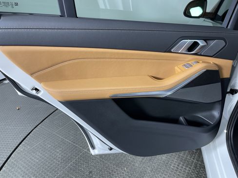 Certified 2024 BMW X7 xDrive40i w/ Executive Package image 15